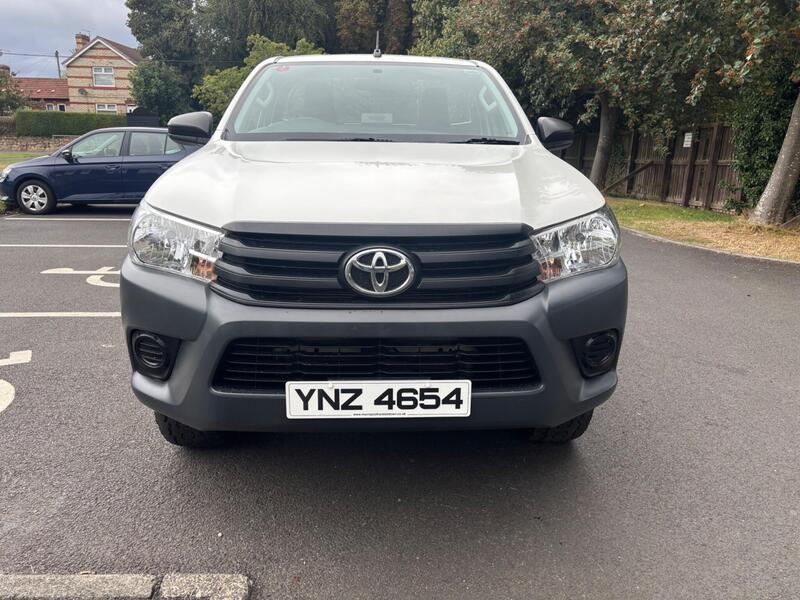 Toyota Hilux view 2