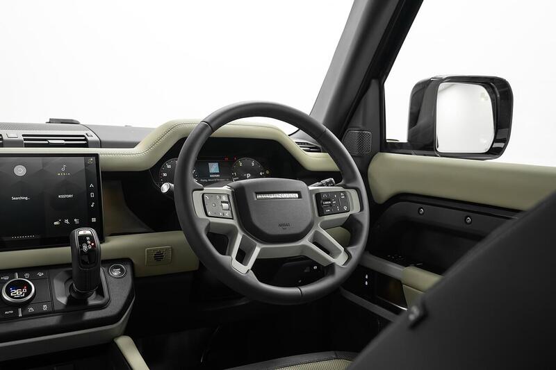 Land Rover Defender 90 view 4