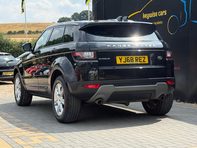 Land Rover Range Rover Evoque view 3