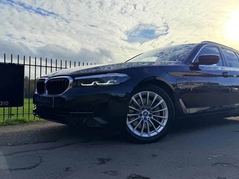BMW 5 Series view 6