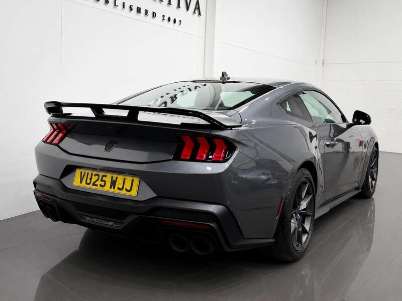 Ford Mustang view 4