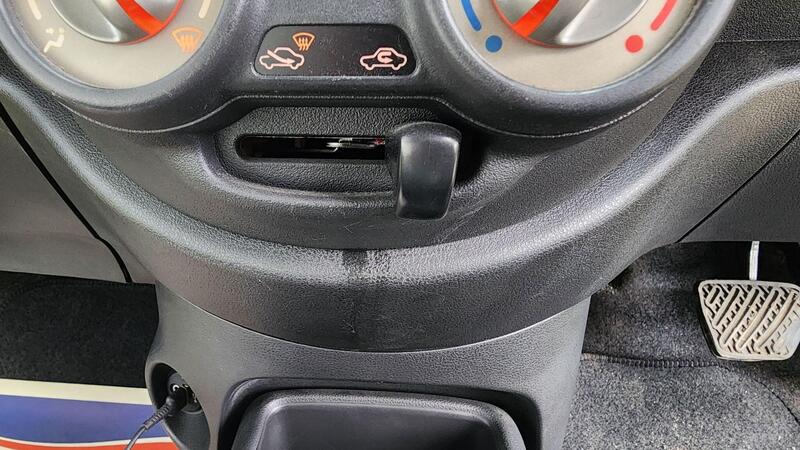 2013 Nissan Micra — photo 27