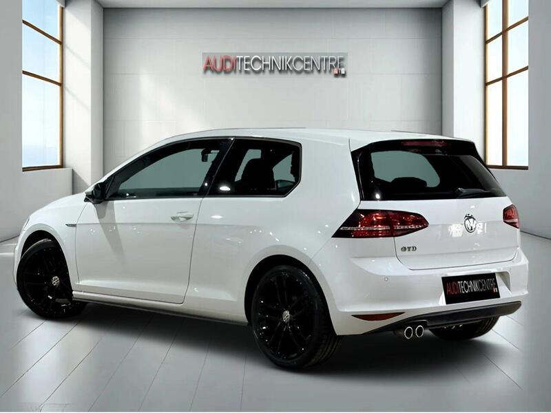 Volkswagen Golf view 4