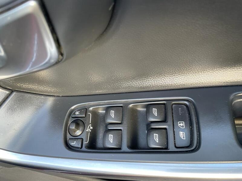 Volvo S60 view 25