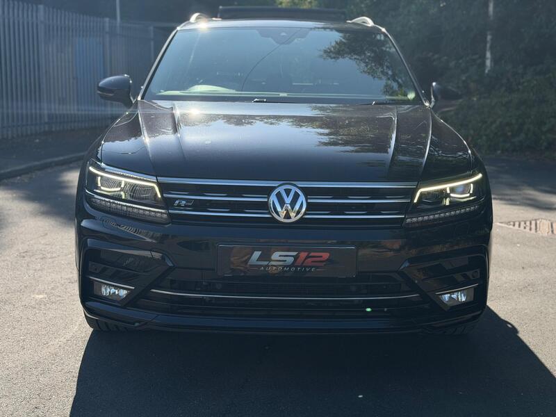 Volkswagen Tiguan view 2