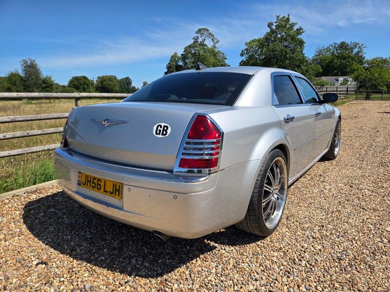 Chrysler 300c view 3