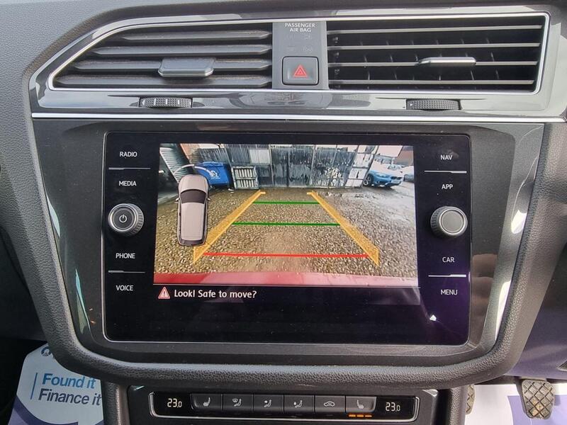 Volkswagen Tiguan view 6