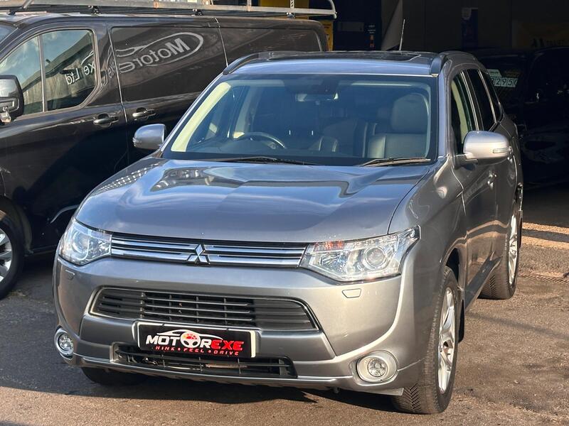 Mitsubishi Outlander view 4