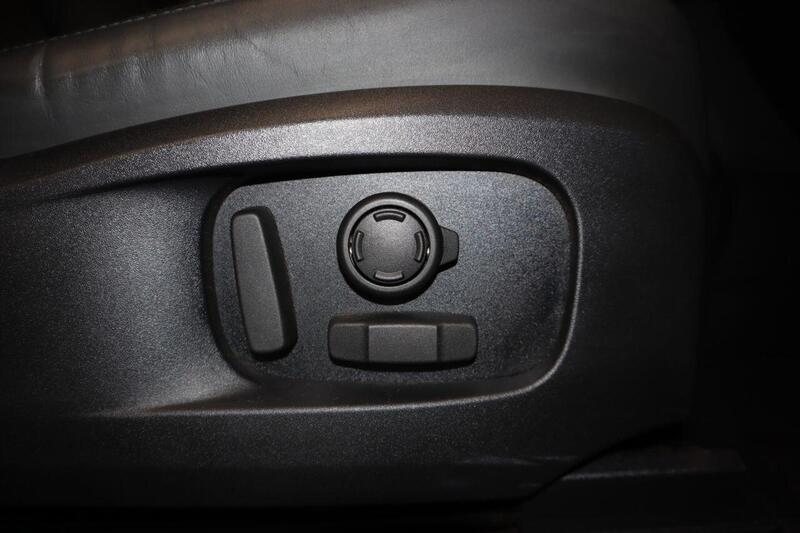 Land Rover Defender view 18