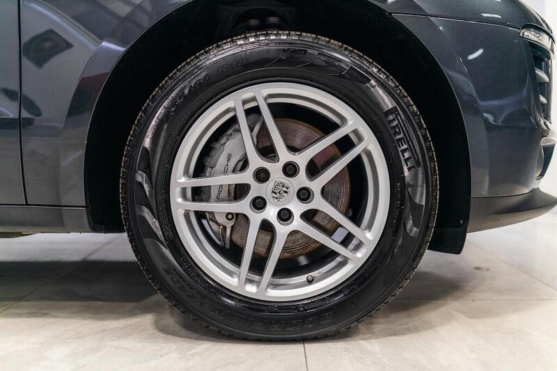 Porsche Macan view 4