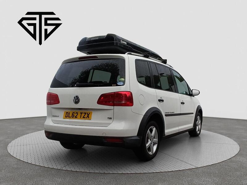 Volkswagen Golf view 3