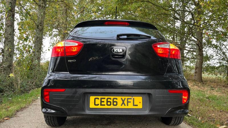 2016 Kia Rio — photo 9