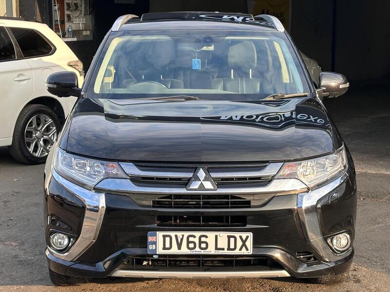 Mitsubishi Outlander view 3