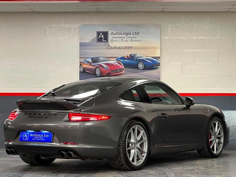 Porsche 911 view 5