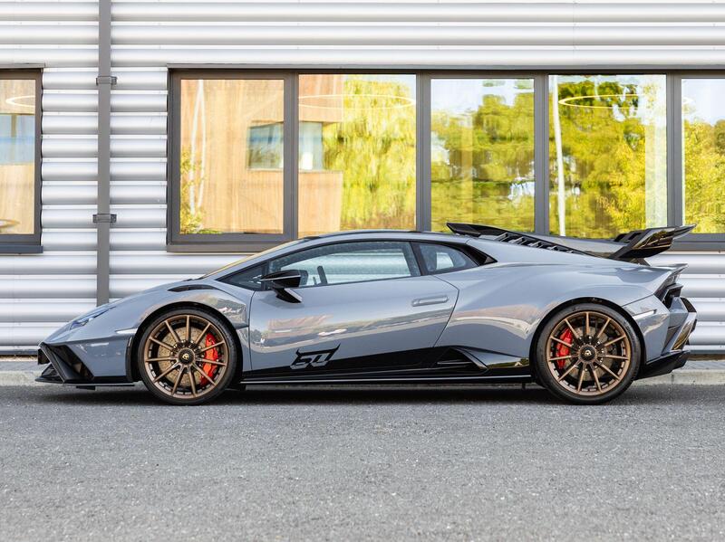 Lamborghini Huracan view 6