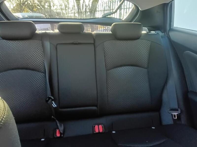 Toyota Prius view 34