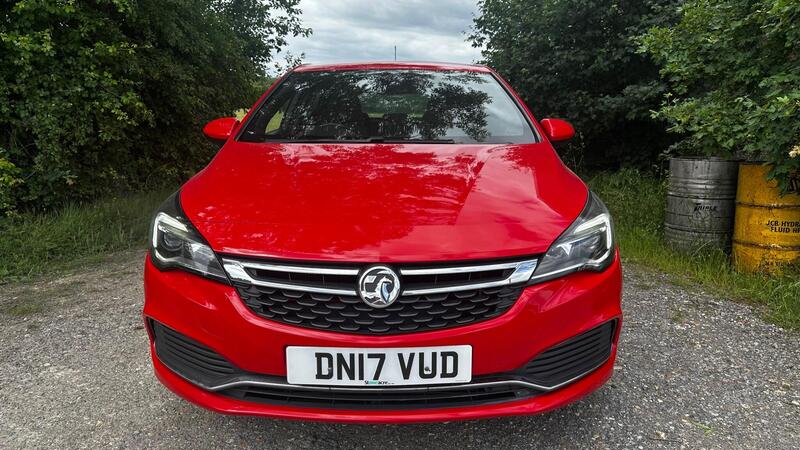2017 Vauxhall Astra — photo 2