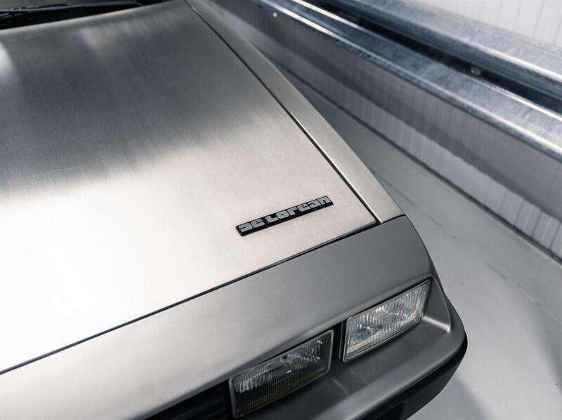 1982 Delorean DMC-12 view 3