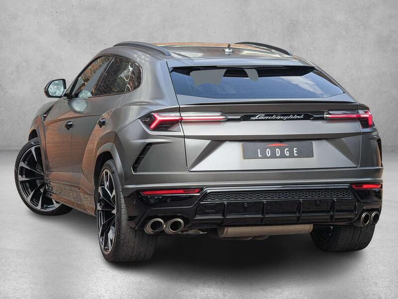 Lamborghini Urus view 5