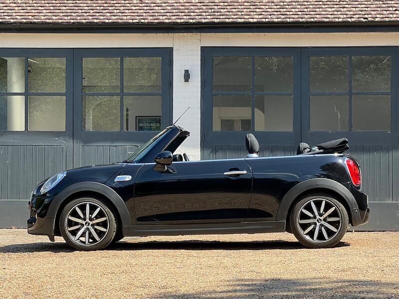 Mini Convertible view 4