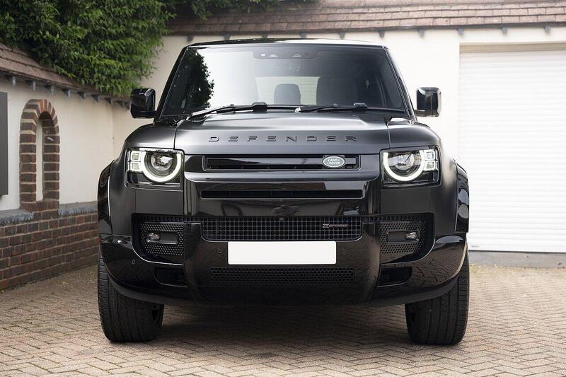 Land Rover Defender 90 view 2