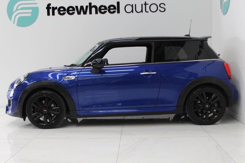 2019 MINI Hatch in Blue — image 8 of 71