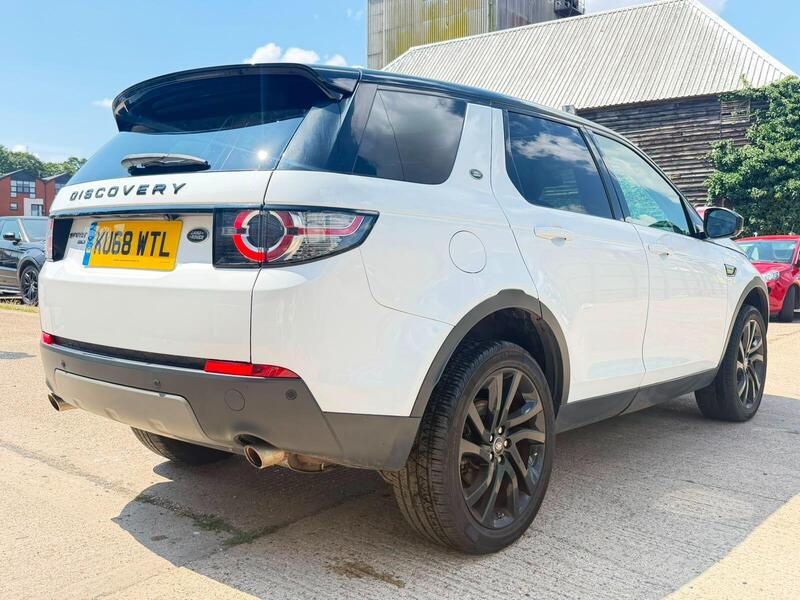 Land Rover Discovery Sport view 3