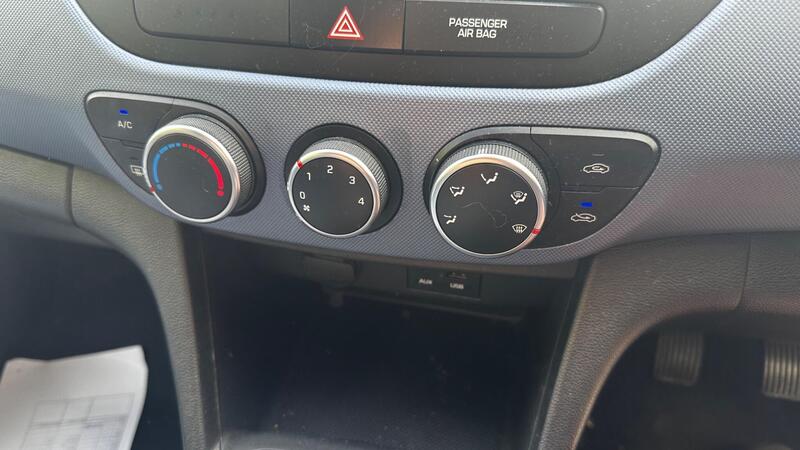 2015 Hyundai i10 — photo 18