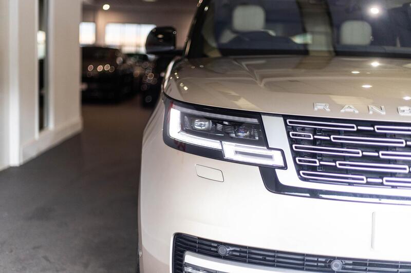 Land Rover Range Rover view 2