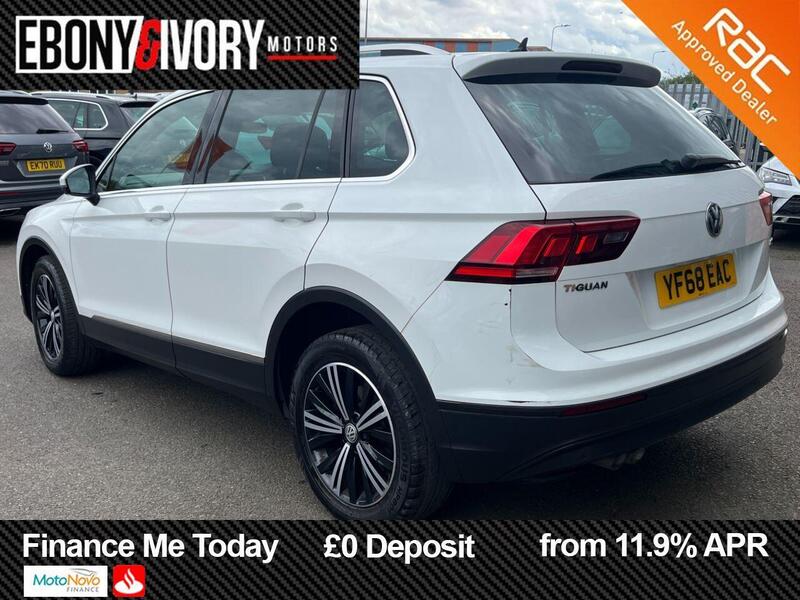 Volkswagen Tiguan view 3