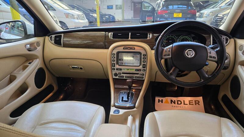 Jaguar X-Type view 3