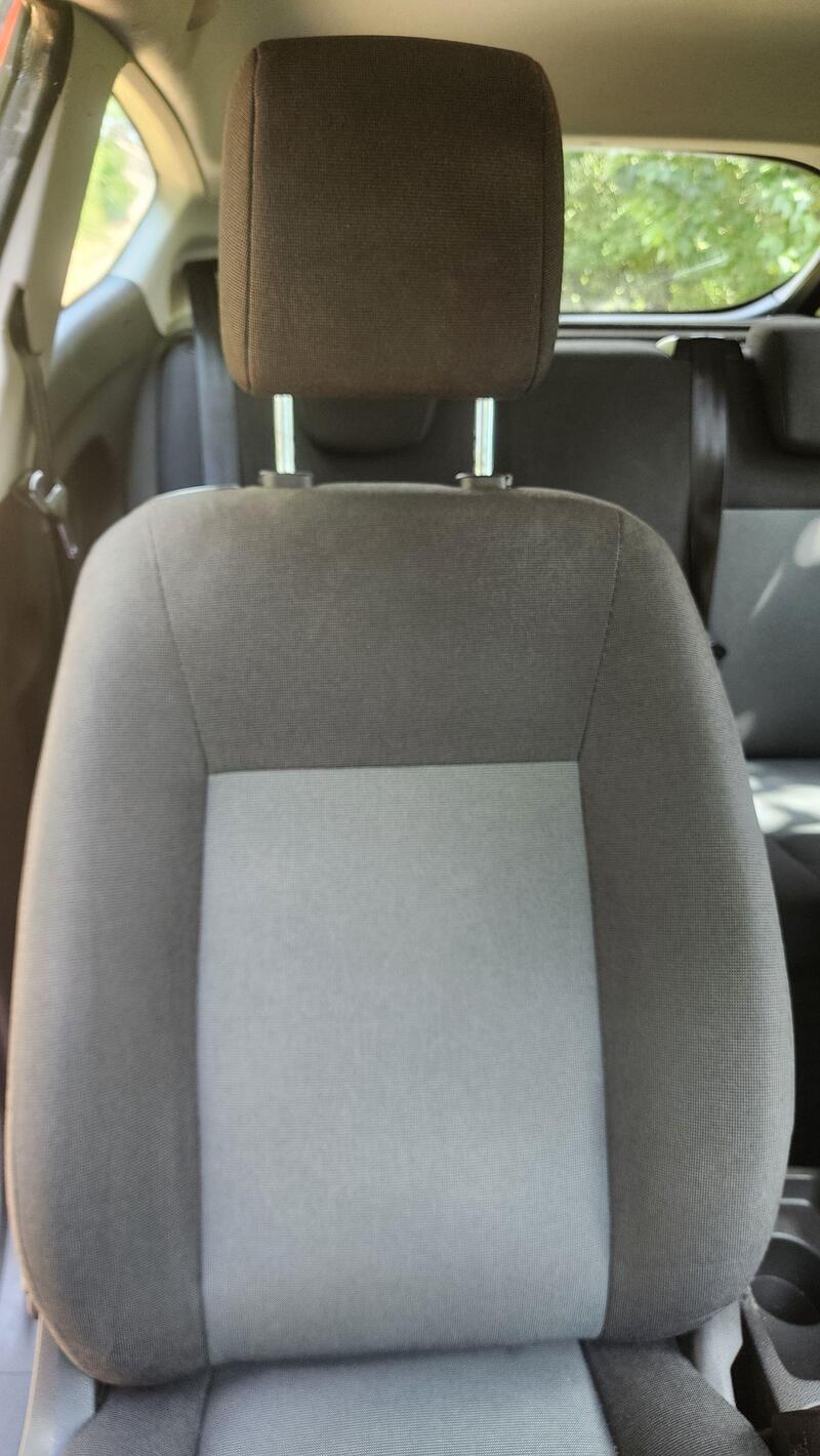 2014 Ford Fiesta — photo 33