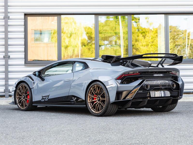 Lamborghini Huracan view 5