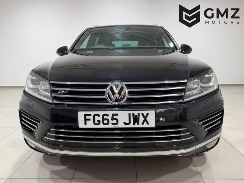 Volkswagen Touareg view 2
