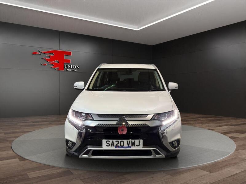 Mitsubishi Outlander view 2
