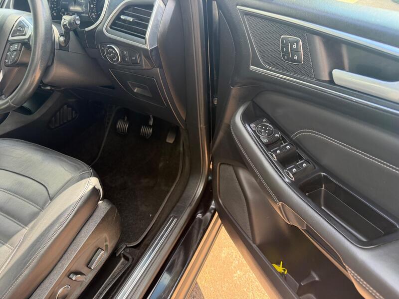 Ford Galaxy view 3
