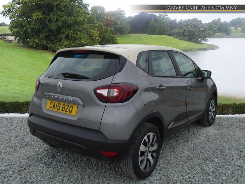 Renault Captur view 3