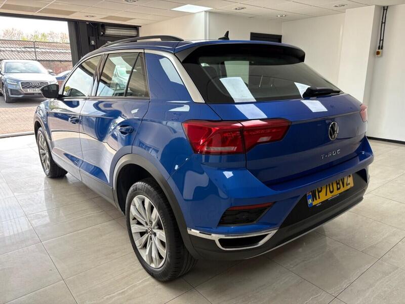 Volkswagen T-Roc view 5
