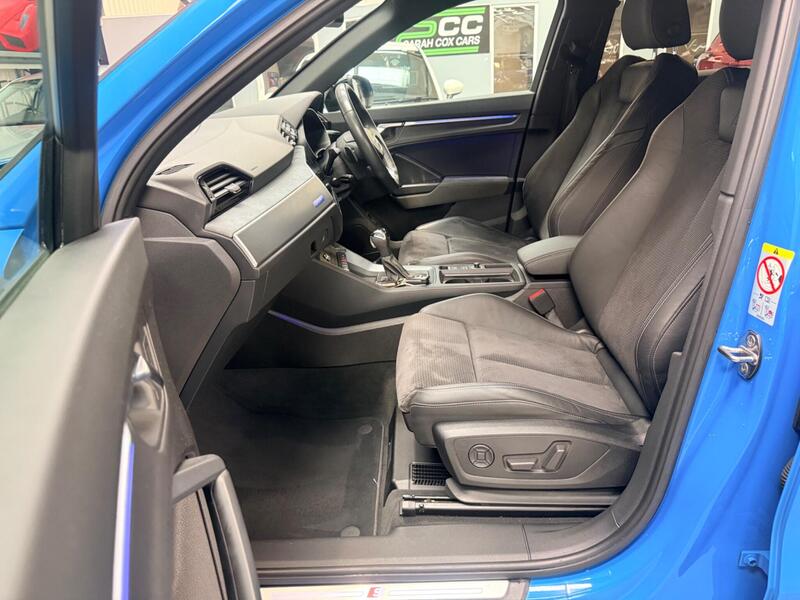 Audi Audi Q3 view 4