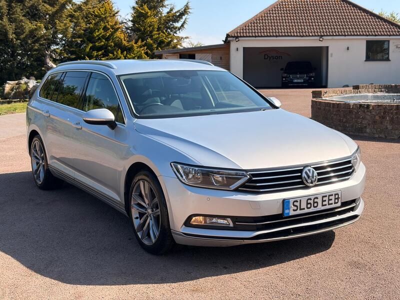 Volkswagen Passat view 3
