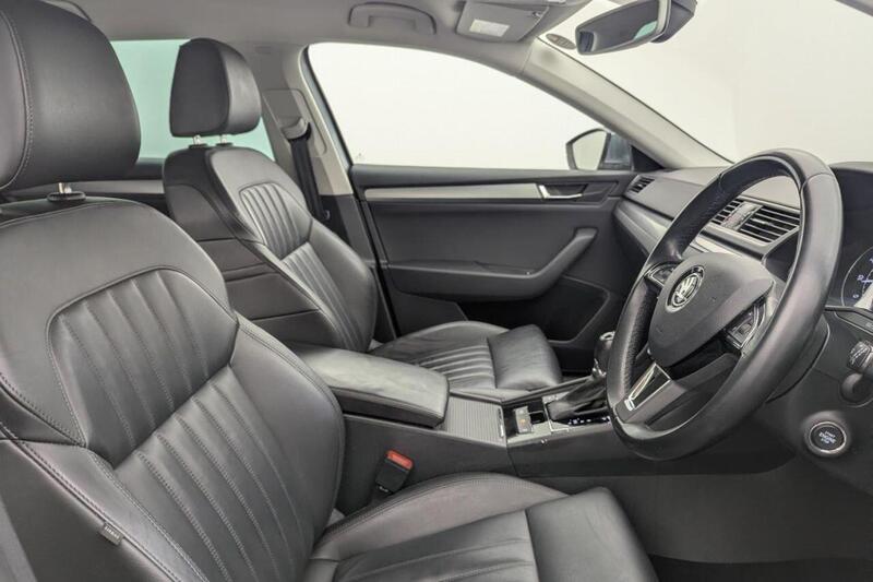 Skoda Superb view 3