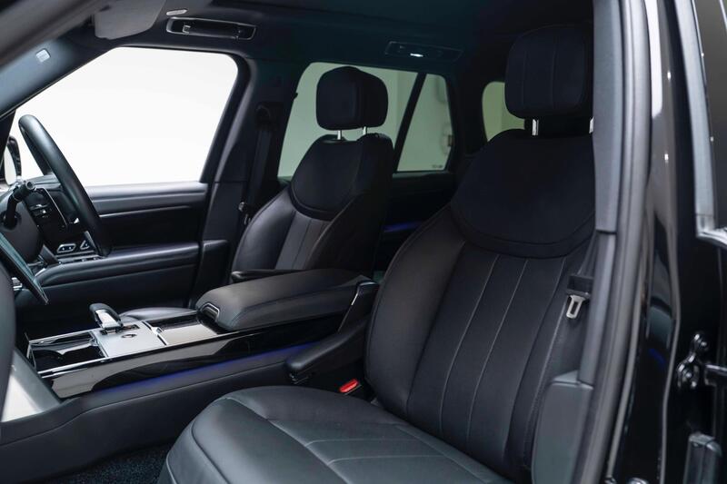 Land Rover Range Rover view 3