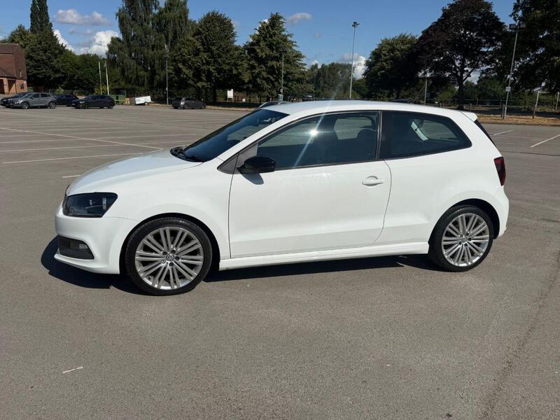 Volkswagen Polo view 2