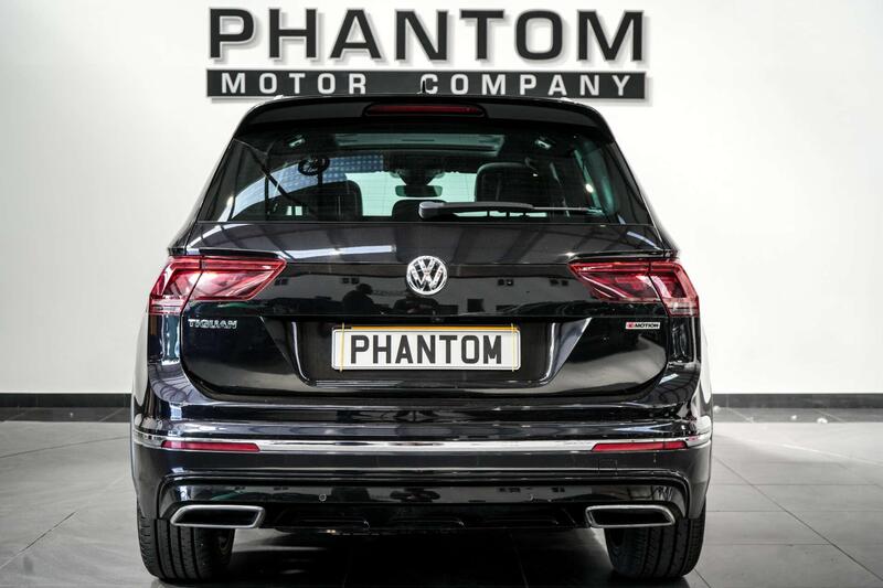 Volkswagen Tiguan view 4