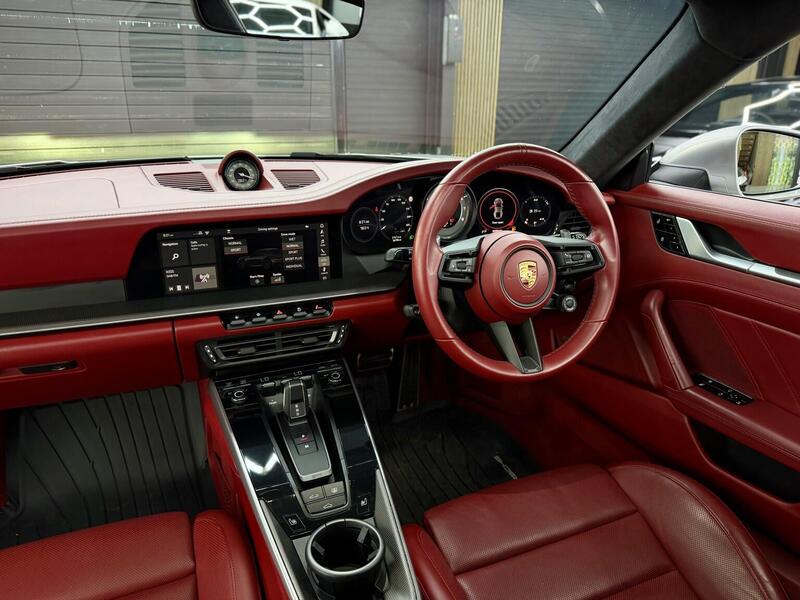 Porsche 911 view 3