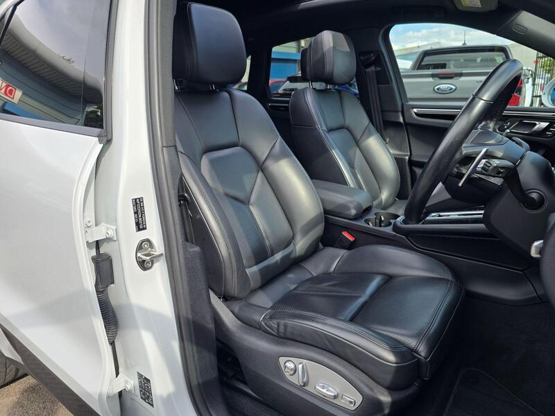 Porsche Macan view 6