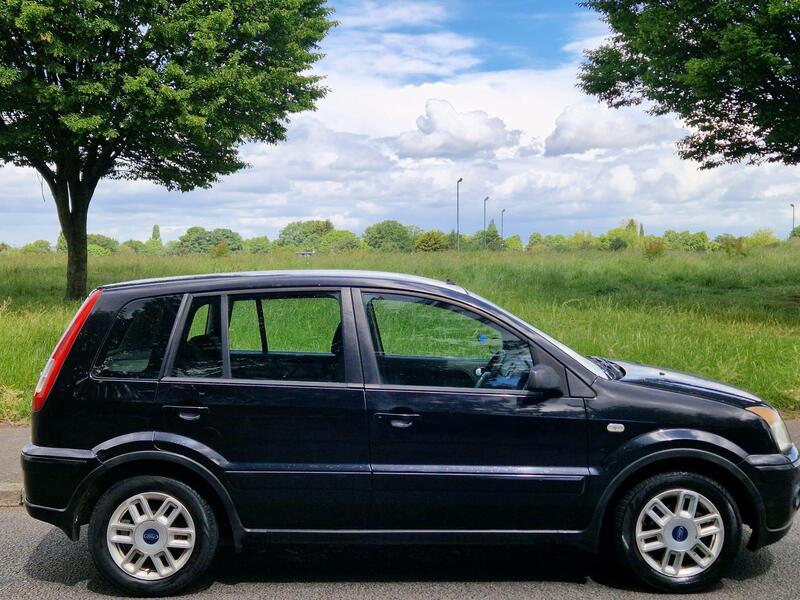 Ford Fusion view 4