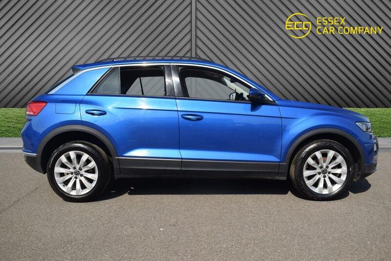 Volkswagen T-Roc view 7