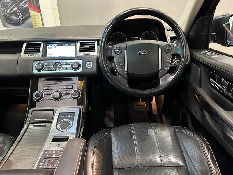 Land Rover Range Rover Sport view 3