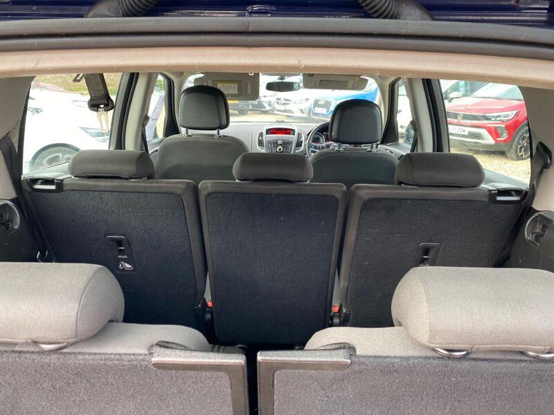 Vauxhall Zafira Tourer view 7